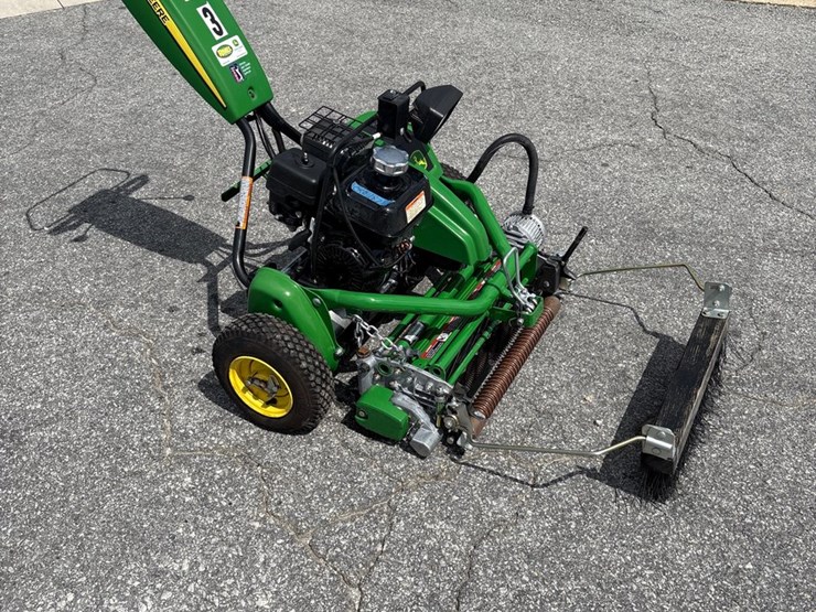#1020-•-john-deere-220e-cut-walking-greensmower-image-6