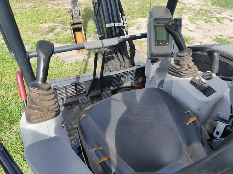 2022-deere-35g-image-14