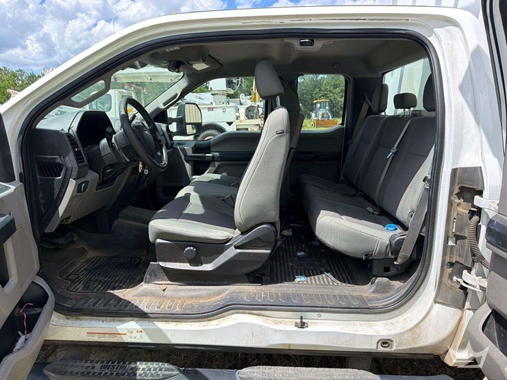 2019-ford-f550-image-11