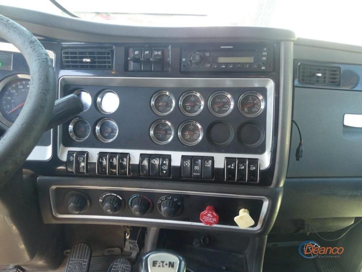 2012-kenworth-t800-image-22