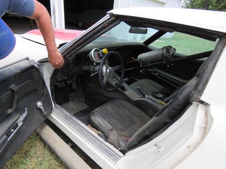 1979-chevrolet-corvette-road-track-car-image-12