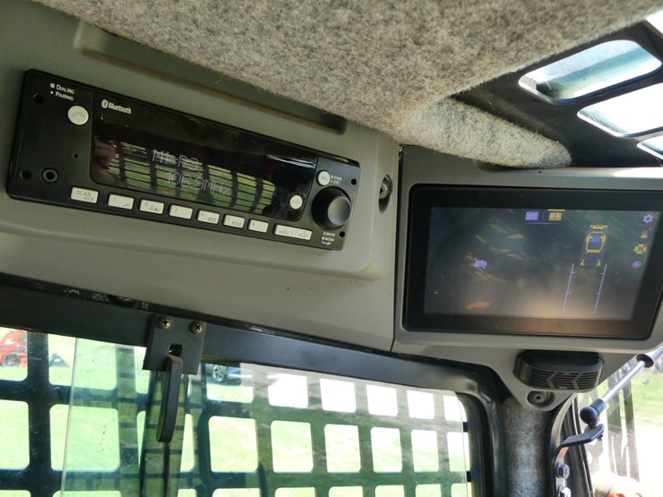 2024-deere-335p-image-17