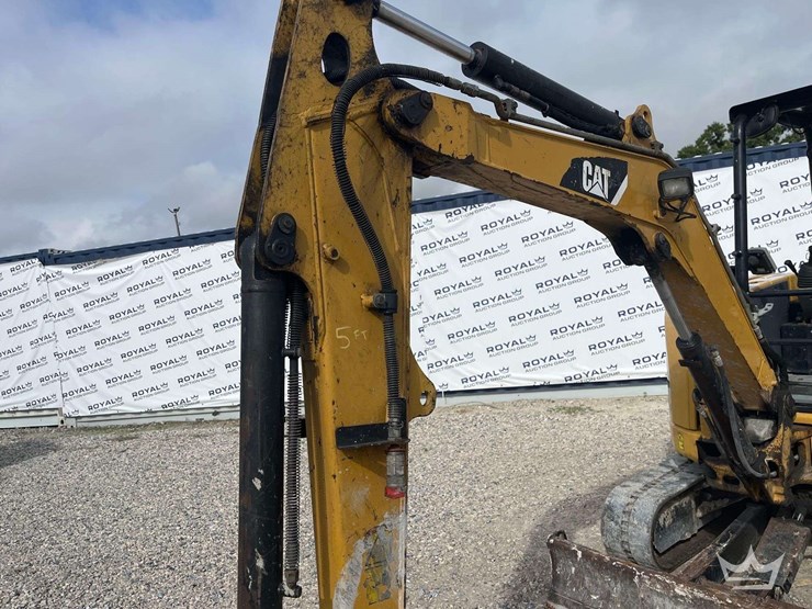 2016-caterpillar-303-image-8
