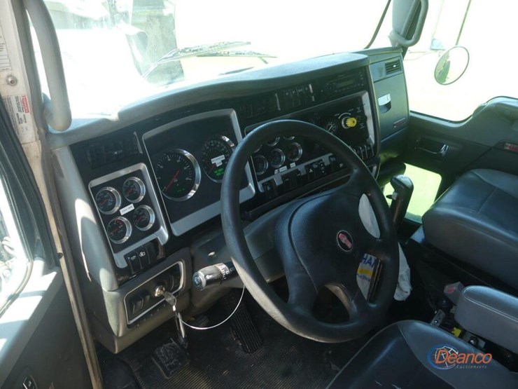 2009-kenworth-t800-image-17
