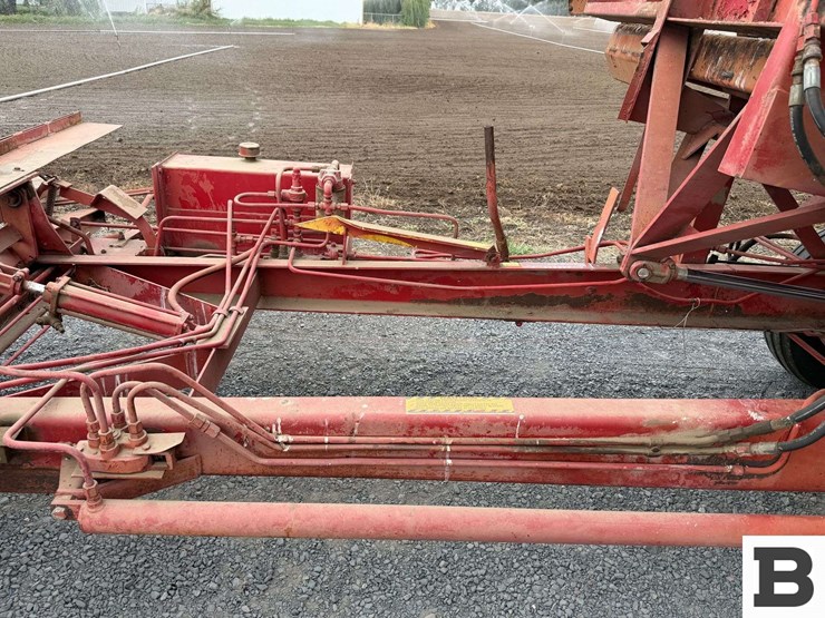 new-holland-1032-image-28