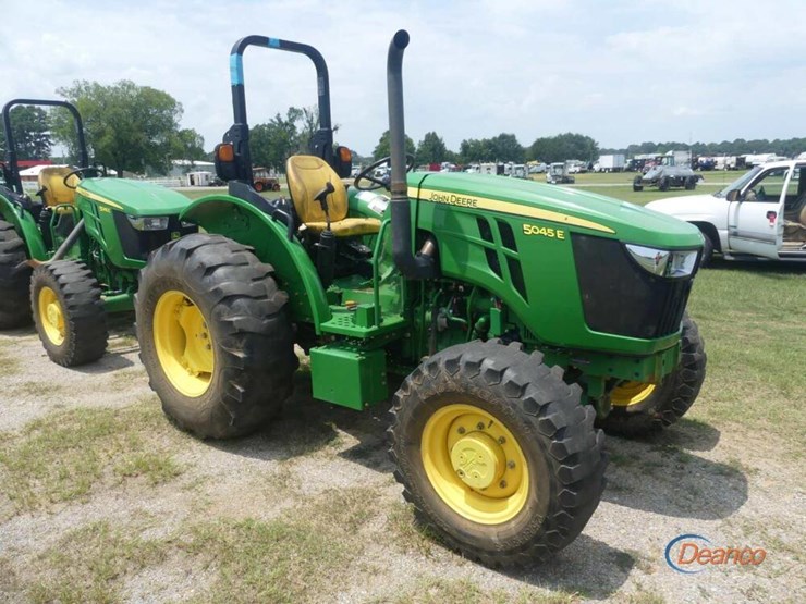 2021-john-deere-5045e-image-1