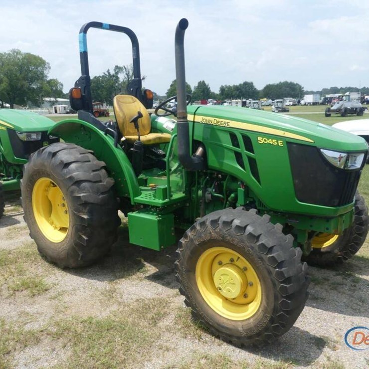2021 JOHN DEERE 5045E