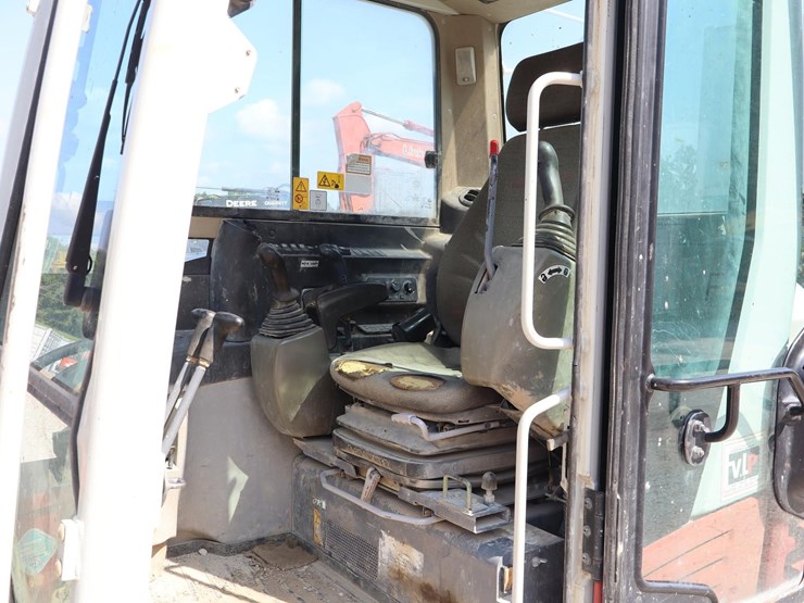2014-takeuchi-tb290-image-33