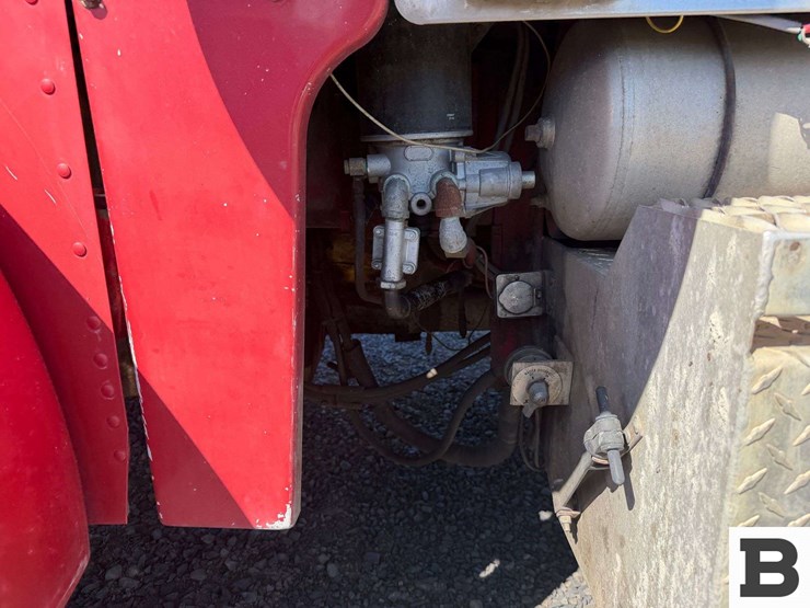 1989-peterbilt-379-image-13