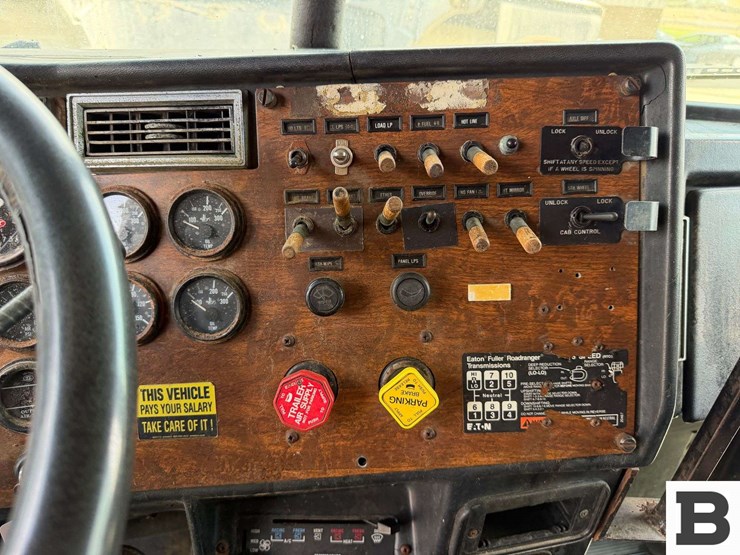 1989-peterbilt-377-image-71