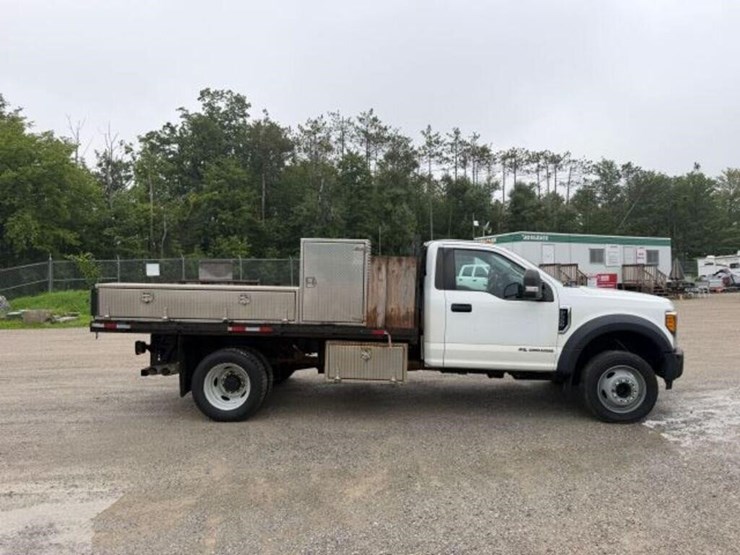 2017-ford-f550-xl-image-2