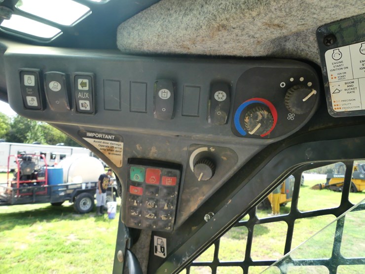 2020-deere-333g-image-17