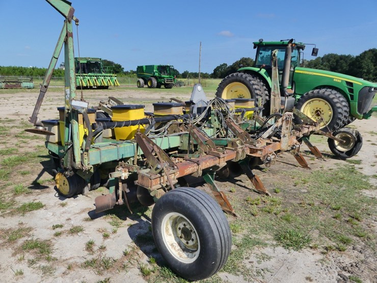 john-deere-7300-image-1