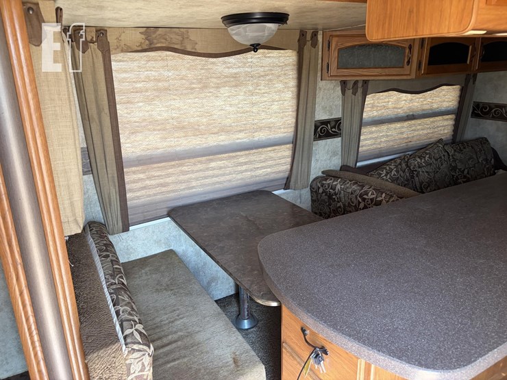 2011-keystone-rv-co-sprinter-255rks-image-12