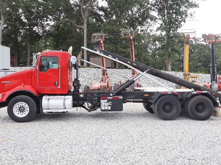 2011-kenworth-t800-image-2