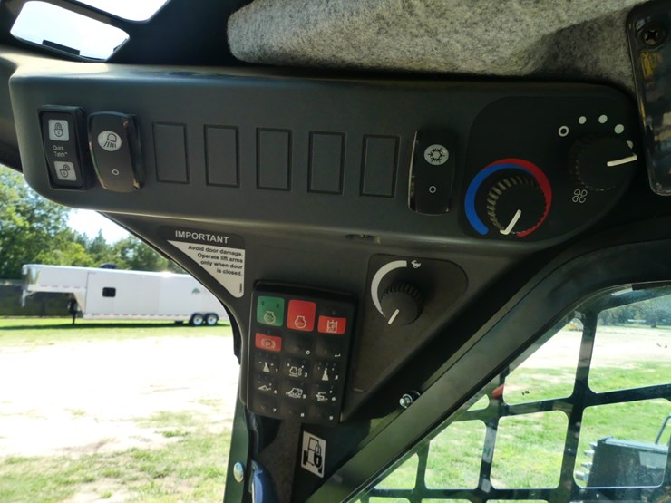 2024-deere-320g-image-17