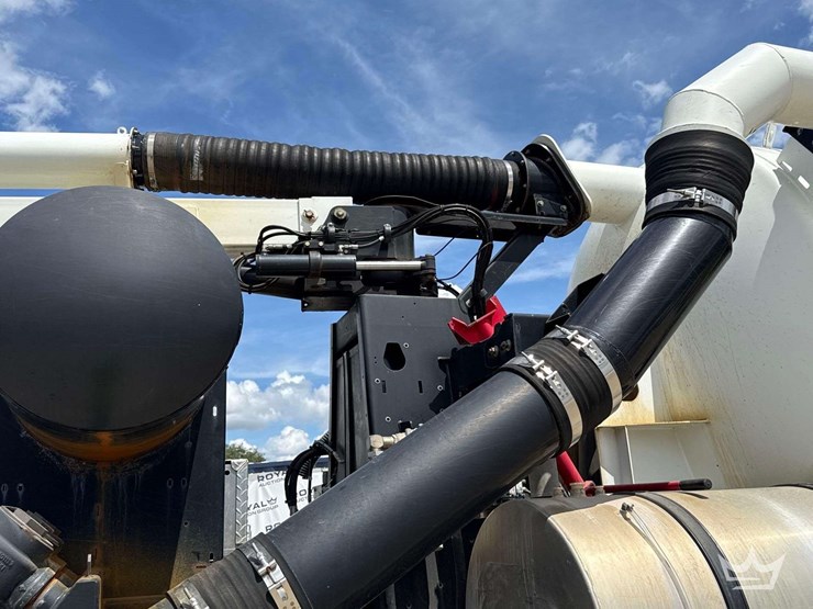 2020-peterbilt-567-image-23