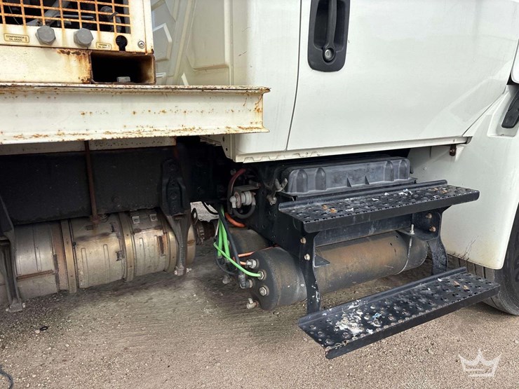 2018-international-durastar-4300-image-30