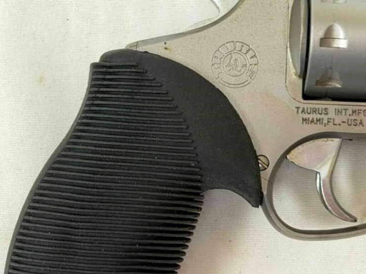taurus-tracker-22mag-revolver-image-7