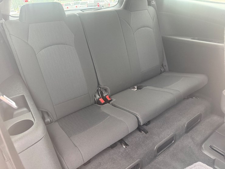 2017-chevrolet-traverse-lt-image-21