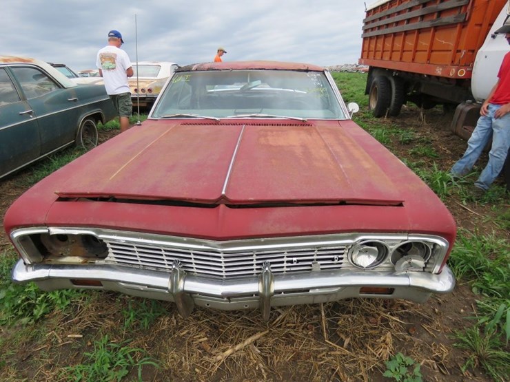 1966-chevrolet-caprice-4dr-ht-image-2