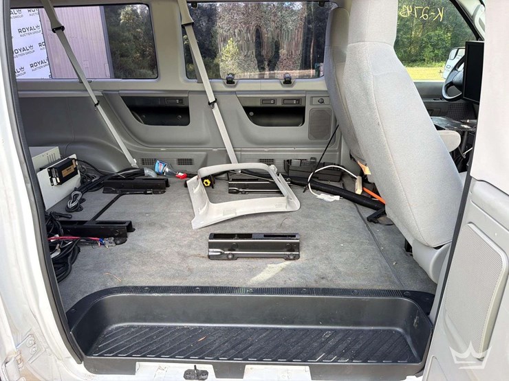 2012-ford-cargo-image-22
