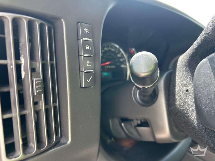 2017-chevrolet-express-3500-image-11