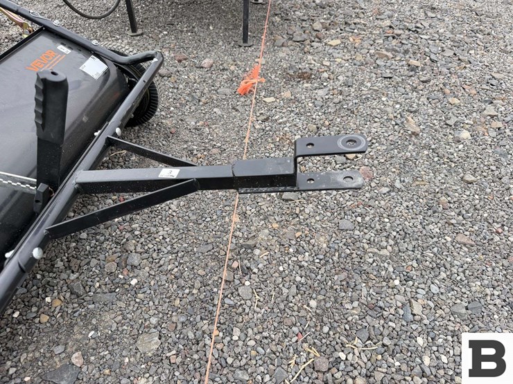 vevor-44"-yard-sweeper-image-6