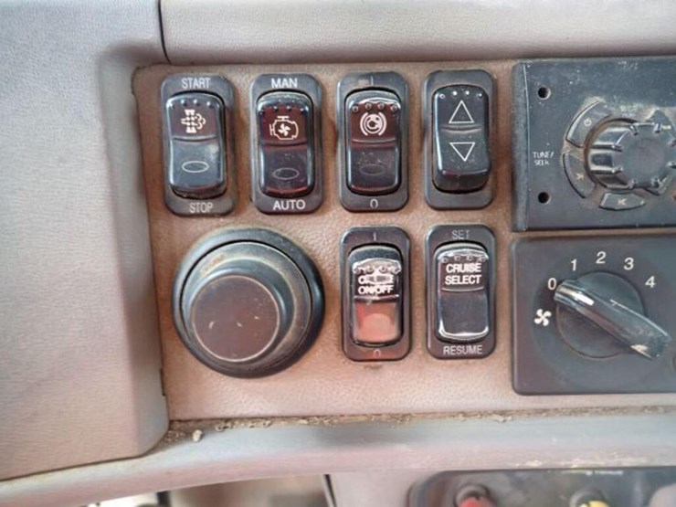 2013-peterbilt-367-image-17