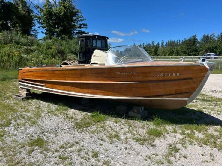 century-antique-wooden-18-ft-power-boat-image-3