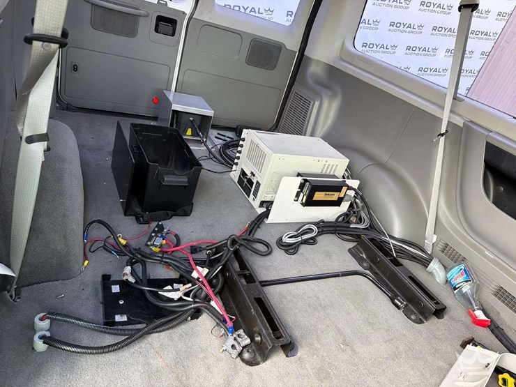 2012-ford-cargo-image-23