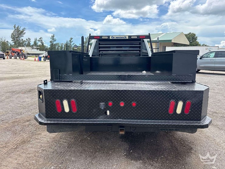 2019-utility-flatbed-image-20