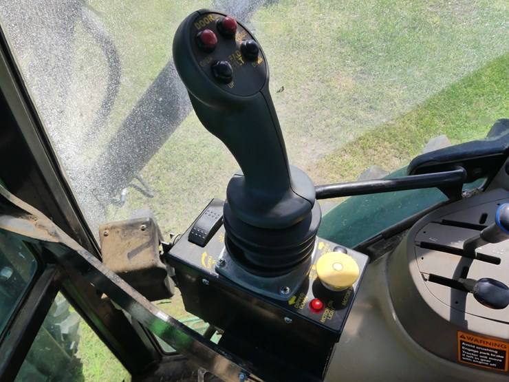 2014-john-deere-6105d-image-18