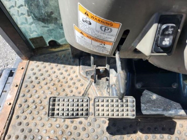 2013-mahindra-5010-hst-image-17