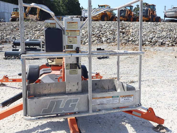 2019-jlg-t350-image-17