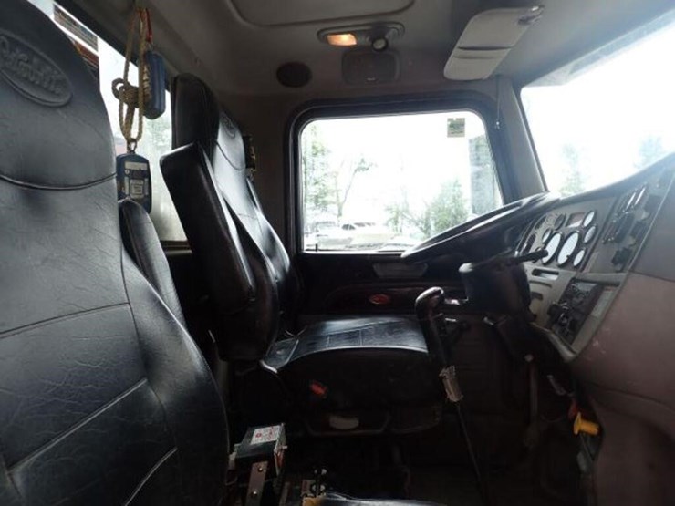 2013-peterbilt-367-image-37