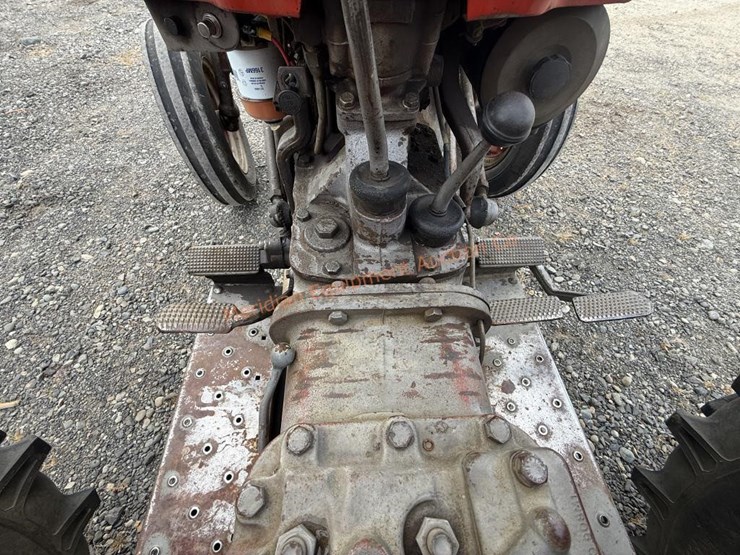 massey-ferguson-135-image-8