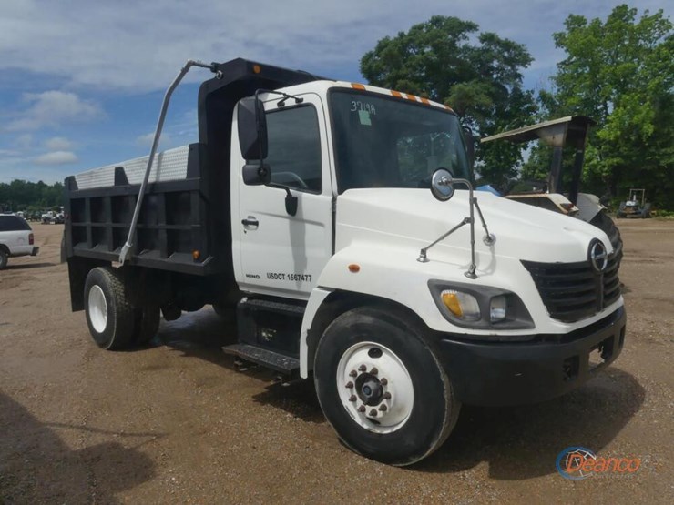 2008-hino-268-image-1