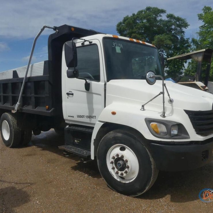2008 HINO 268