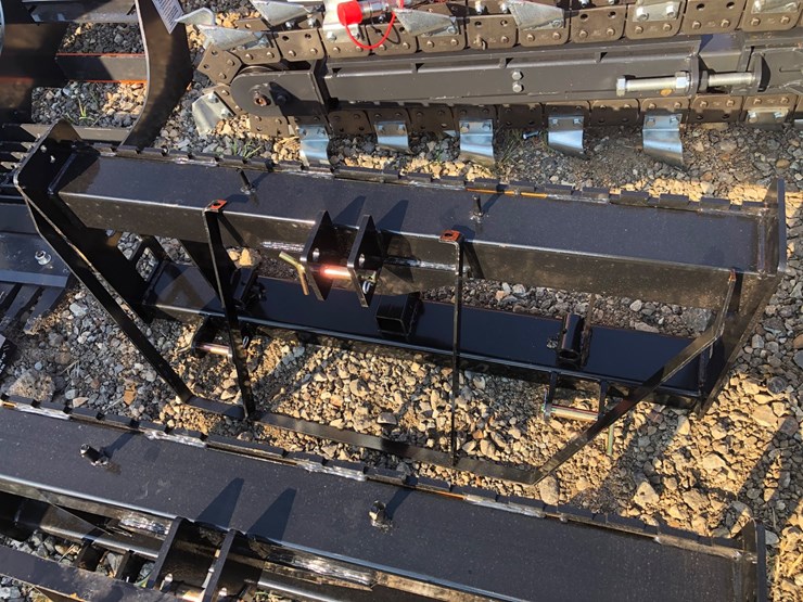 #81-•-3-pt-hitch-pallet-fork-/-hay-spear-frame-image-1