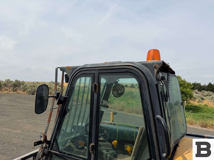 jcb-520-image-17