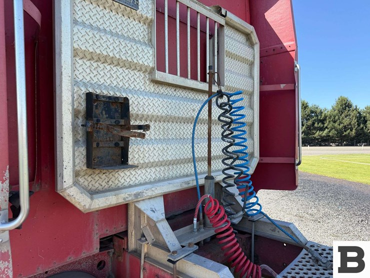 1989-peterbilt-379-image-17