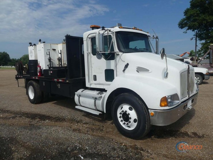 2007-kenworth-t300-image-1