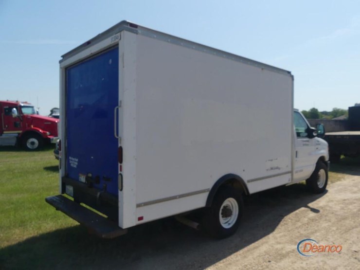 2015-ford-e350-image-2