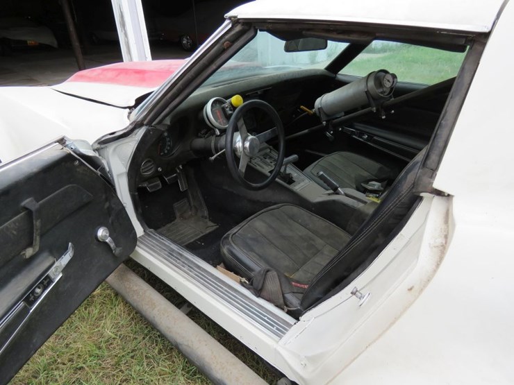1979-chevrolet-corvette-road-track-car-image-21