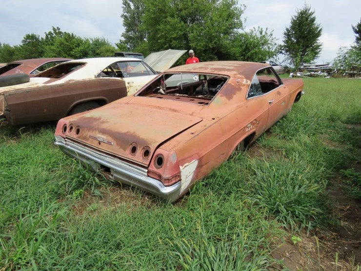 1965-chevrolet-impala-ss-2dr-ht-image-2