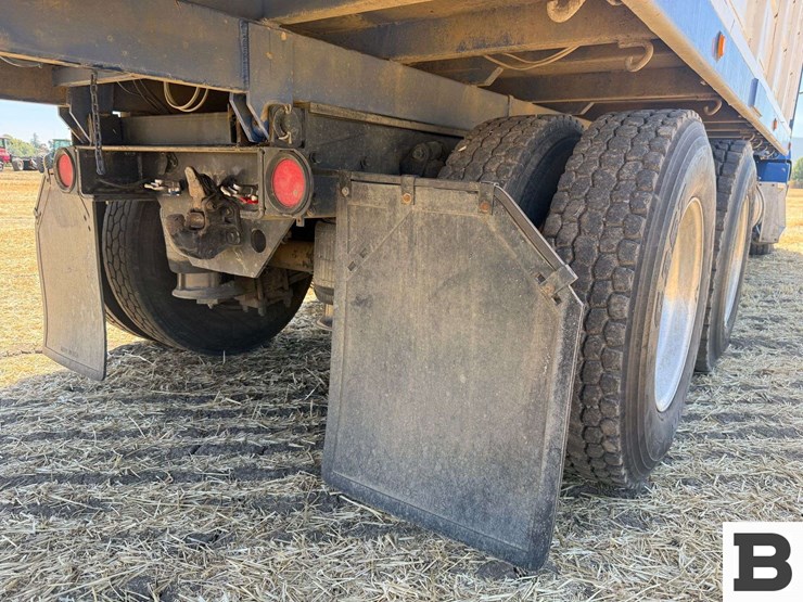 1997-freightliner-fl80-image-35