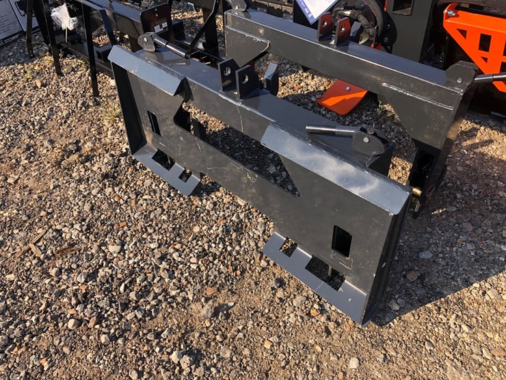 #82-•-skid-steer-to-3-pt-converter-plate-image-1