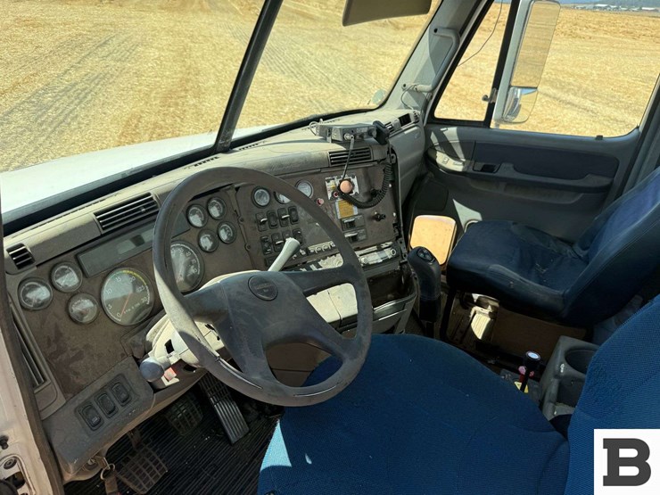 1997-freightliner-fl80-image-54