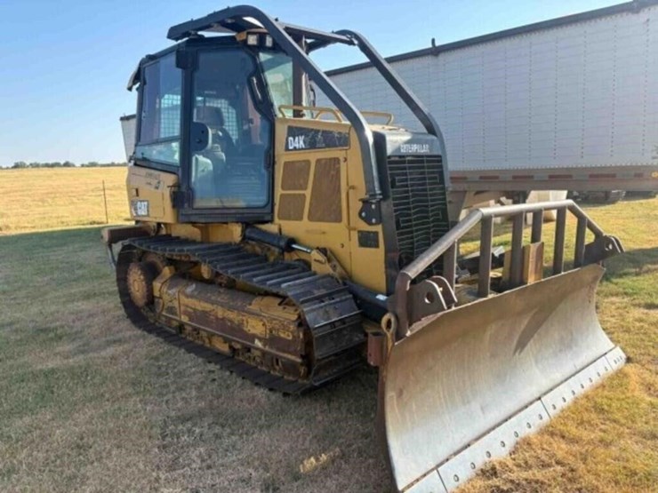 2014---caterpilar-d4k2-xl-dozer-image-1